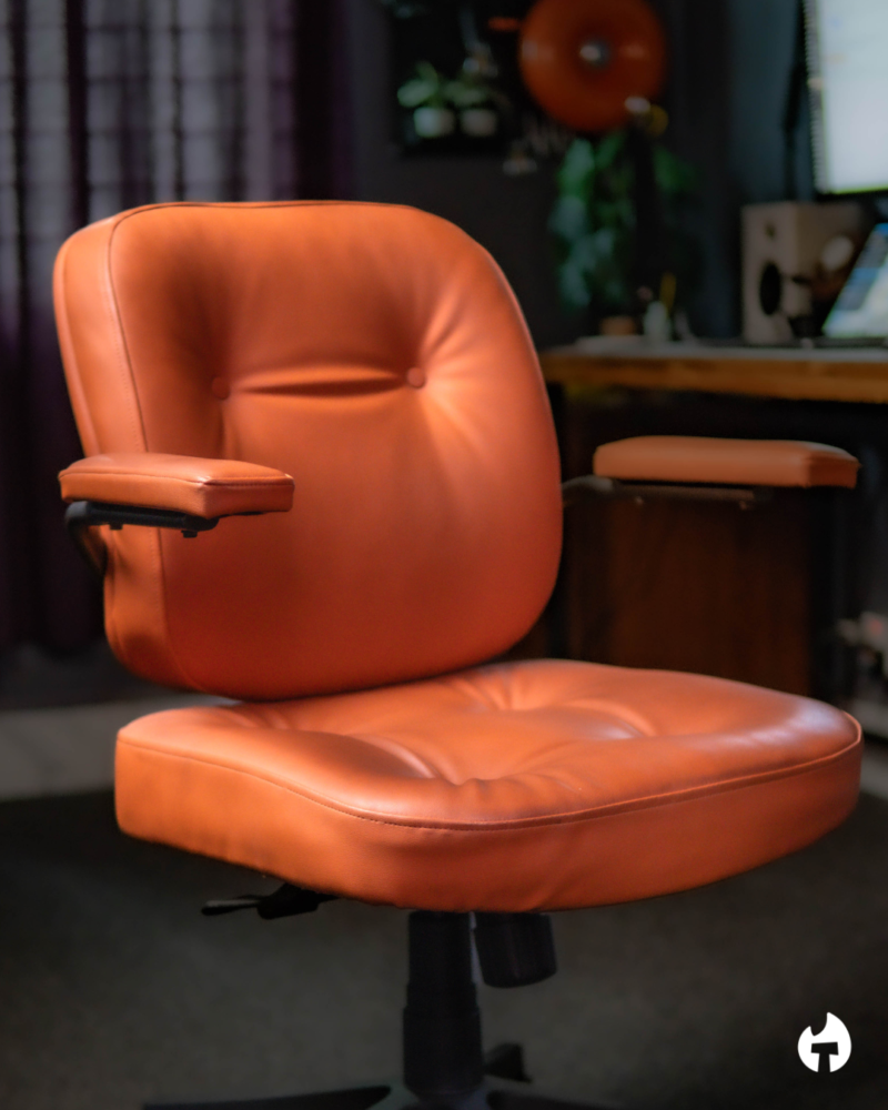 Forma Chair – Ergonomic Office Chair with Cushioned Seat & Modern Minimal Design